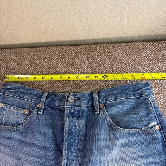 Levi's 501 Button Fly Distressed Cuffed Raw Hem Medium Wash Shorts Women's Sz 31 - Picture 9 of 12